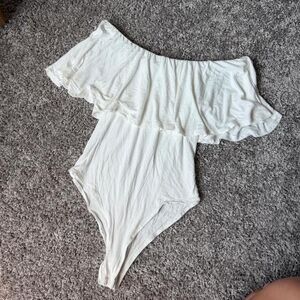 White Hummingbird bodysuit with ruffled sleeves in a size M.